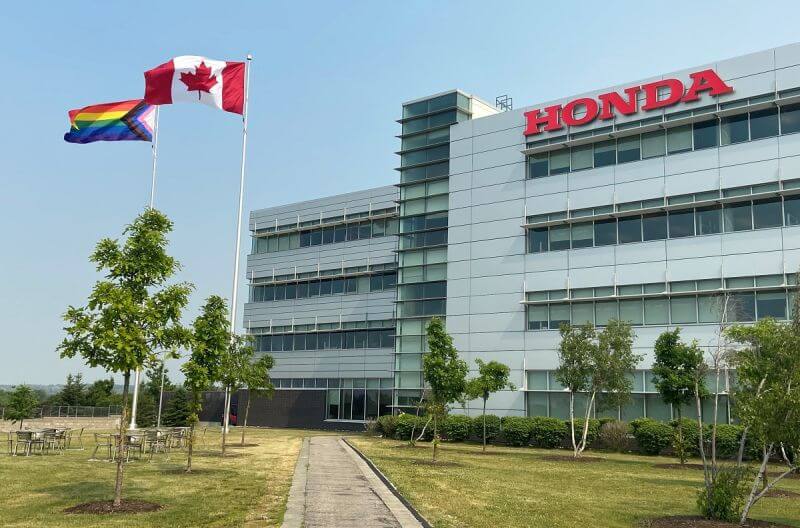 Honda nasıl kuruldu, mühendislik dehası Soichiro Honda'nın vizyonu ile küresel otomotiv endüstrisinde bir ikon haline geldi. Teknolojik yenilikler ve çevre dostu çözümlerle geleceği şekillendiriyor.