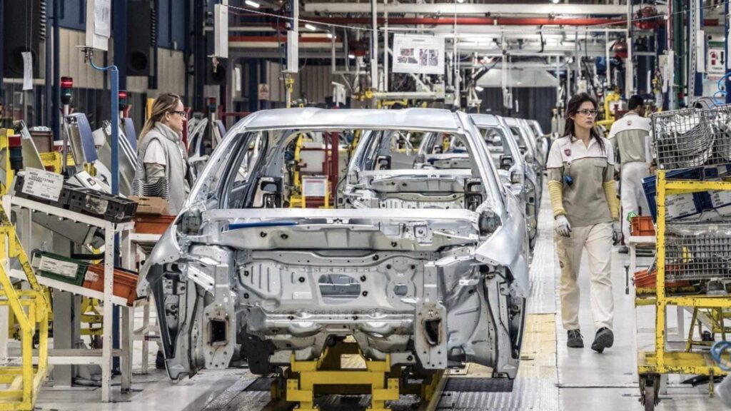BMW Nasıl Kuruldu, Performans ve Lüksün Buluşma Noktası BMW, sürüş deneyimini sanata dönüştüren bir marka olarak, yüksek performanslı otomobillerinin yanı sıra teknolojiyi de en üst düzeyde kullanarak, premium segmentteki prestijini günümüze kadar korumuştur.