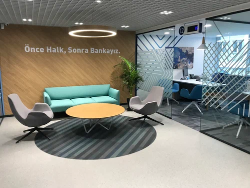 Kredi başvurusu yapmak isteyenler için Halkbank, hızlı ve pratik bir işlem süreci sunmaktadır. Şubeler, mobil bankacılık ve internet bankacılığı gibi kolay erişilebilir yöntemlerle başvurular yapılabilir.