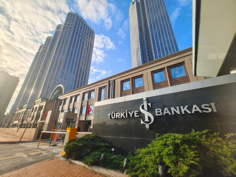 Türkiye İş Bankası Nasıl Kuruldu, müşteri hizmetleri, 7/24 erişilebilir ve hızlı çözüm sunan bir destek ağı ile müşterilerinin tüm bankacılık işlemlerini kolaylaştırır.