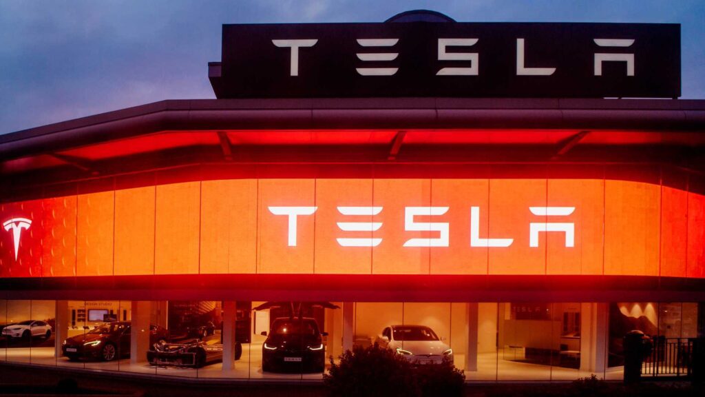 Tesla Nasıl Kuruldu, son yıllarda yatırımcıların gözdesi haline gelmiştir. Şirketin inovatif elektrikli araçları, güçlü finansal büyümesi ve Elon Musk’ın liderliği, Tesla'nın borsa piyasasında güçlü bir konum elde etmesine katkı sağlamıştır.