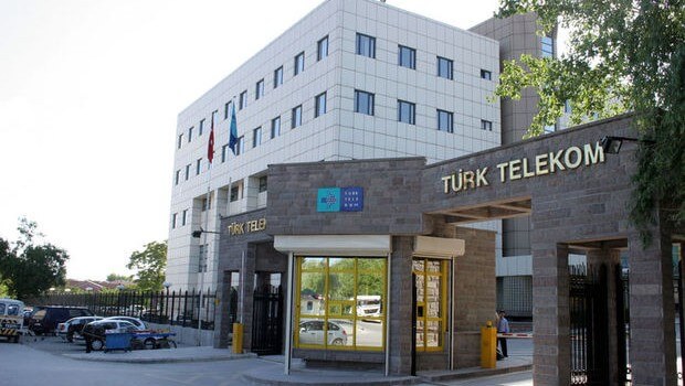 Türk Telekom Nasıl Kuruldu? 4.5G ve 5G İle 1 Milyon Abone 3 Türkiye'nin dijitalleşme sürecinde önemli bir aktör olan Türk Telekom, mobil ve sabit hat iletişiminden internet ve dijital servislerin gelişimine kadar birçok alanda yenilikçi çözümler sunmaktadır. 2005'ten bu yana Borsa İstanbul'da işlem gören şirket, yatırımcılara uzun vadeli büyüme fırsatları ve düzenli temettü kazançları sunmaktadır.