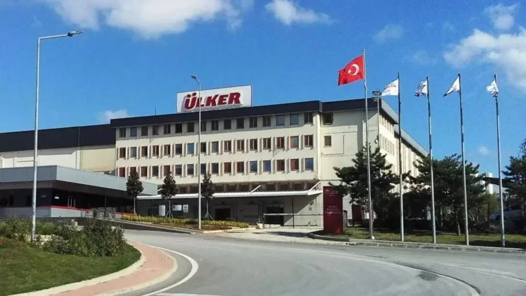 Ülker, 2000’li yıllarda halka arz edilerek borsada işlem görmeye başlamış ve Türk gıda sektöründeki liderliğini finansal piyasalarda da pekiştirmiştir.