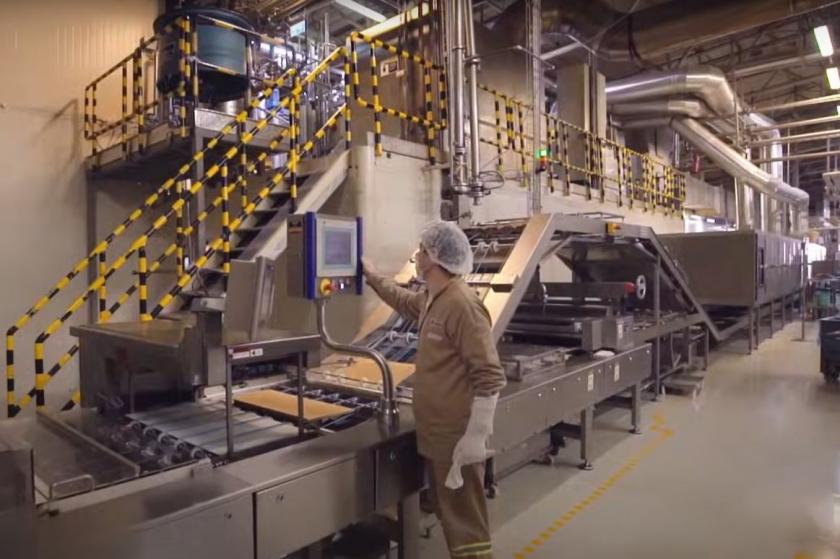 Ülker, çikolata üretiminde sadece lezzet değil, aynı zamanda sağlık bilincine de hitap eden ürünler sunmaktadır.