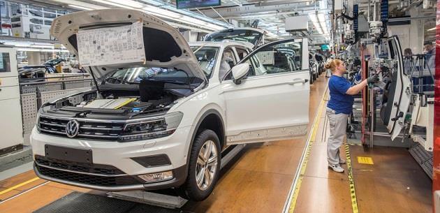 1937'de kurulan Volkswagen, otomotiv endüstrisinde devrim yaratan tasarımları, elektrikli araçlara odaklanması ve global büyümesiyle sektörün öncüsü oldu.
