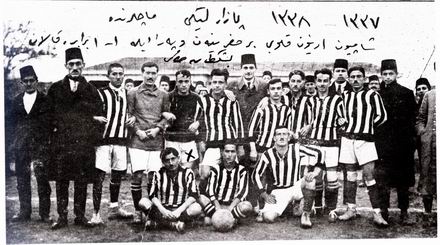 Beşiktaş Nasıl Kuruldu? Beşiktaş Spor Kulübü logosu, siyah beyaz renklerde kartal sembolü.